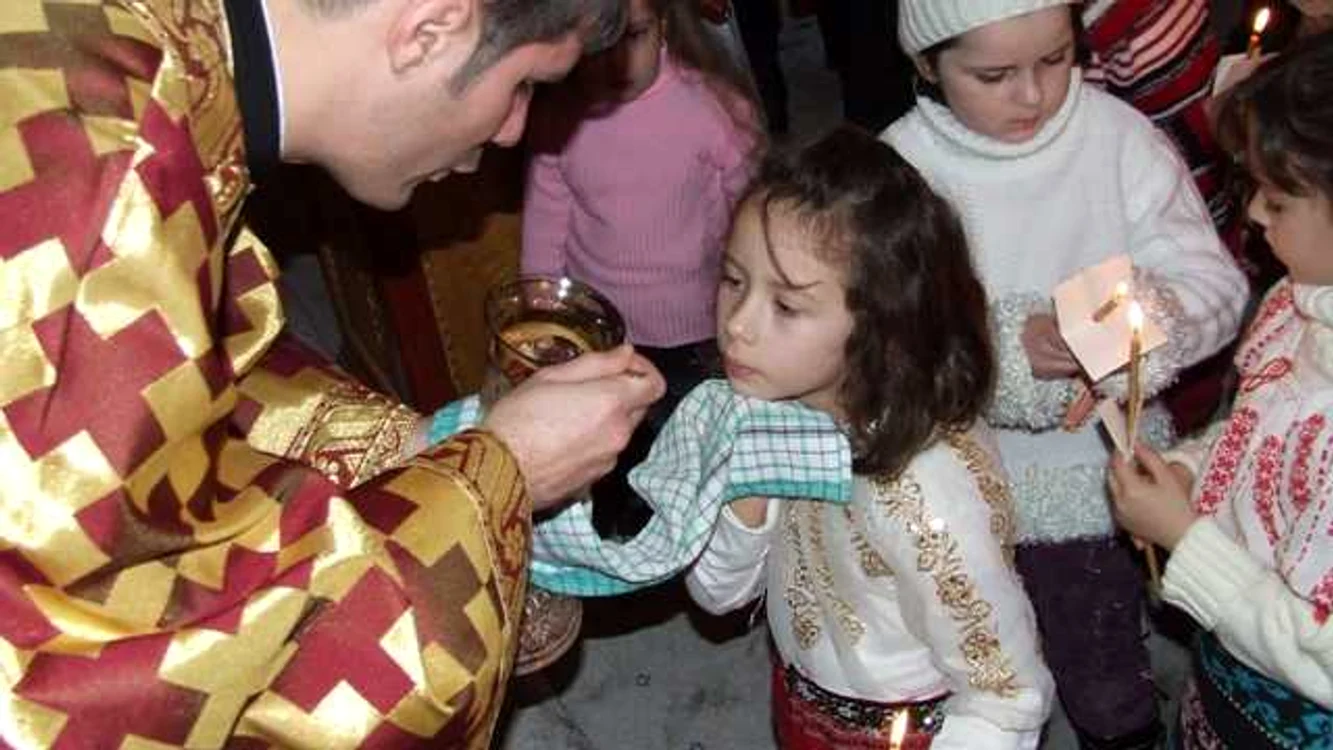 Vinul este folosit la împărtăşanie, simbolizând „Sângele lui Hristos“