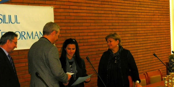 Florina Chiar a fost premiată de preşedintele CJ Teleorman, Liviu Dragnea