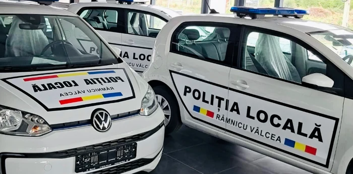 Mașinile electrice noi achiziții ale Poliției Locale din Râmnicu Vâlcea Foto Alexandru Stoica jpg