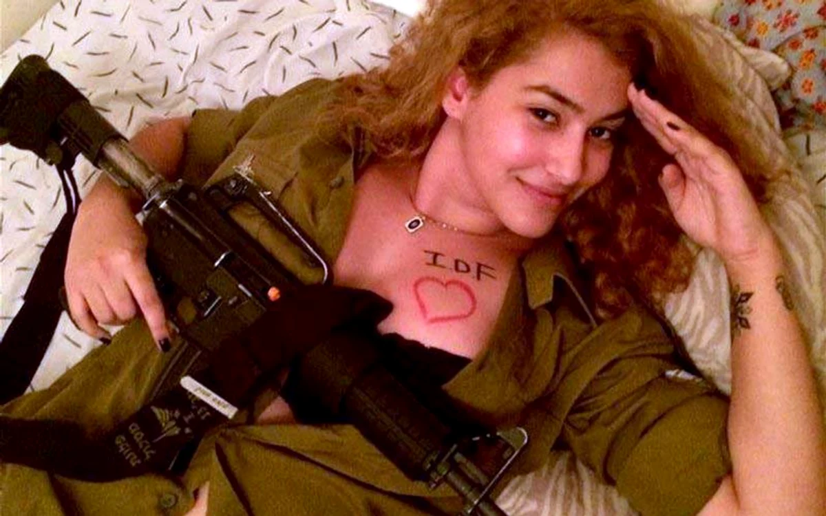 
    Israeliencele îşi realizează fotografii sexy în care-şi arată sprijinul pentru operaţiunile armatei  