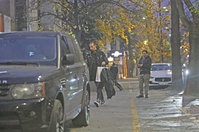  Cât timp Brigitte a fost în ”Ferma”, Corneliu Oană a fost ca un părinte pentru copiii fostei iubite. De 8 Martie, fotoreporterii Click! l-au surprins alături de Sarah într-un mall de unde i-a cumpărat haine