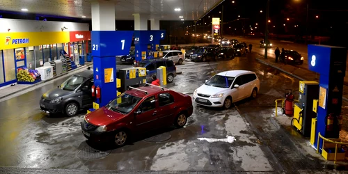 Benzinărie - combustibil - motorina - benzina - pompa FOTO Inquam Photos / Alex Nicodim