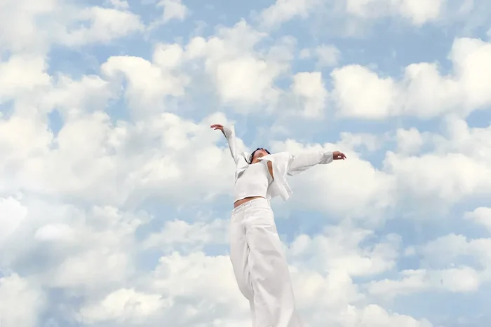 Cloud Dancer, culoarea anului 2026. Cum te ajută să-ți regăsești liniștea și echilibrul interior