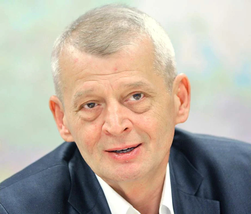 
    Primăria Capitalei Sorin Oprescu: 7 Sondaj CCSB: 65% din voturi Contracandidat: Silviu Prigoană – 15,7%  