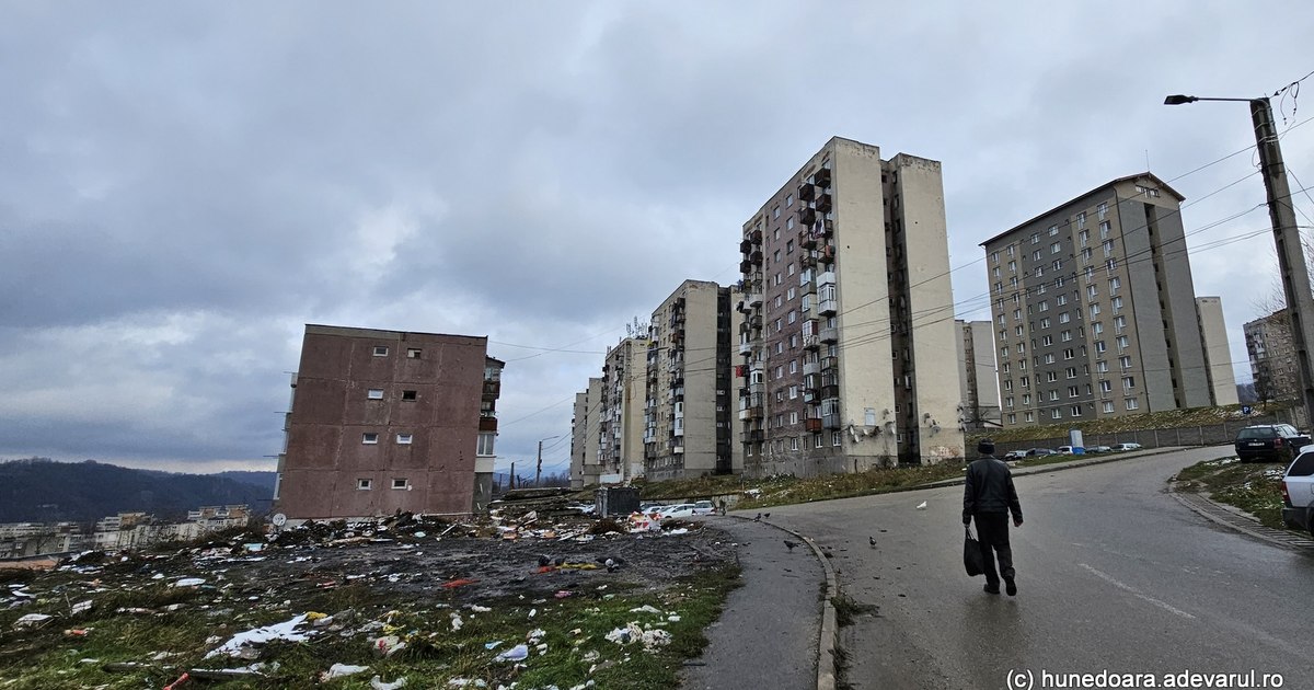 Dallas, cartierul exotic din România comunistă râvnit de mineri. Ce s-a ales de „zgârie-norii“ săi VIDEO | adevarul.ro