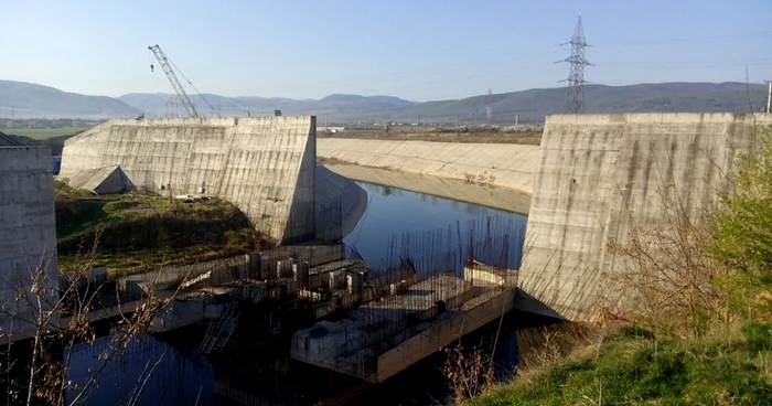 Barajul de la marginea oraşului Sebeş este abandonat de mai mulţi ani