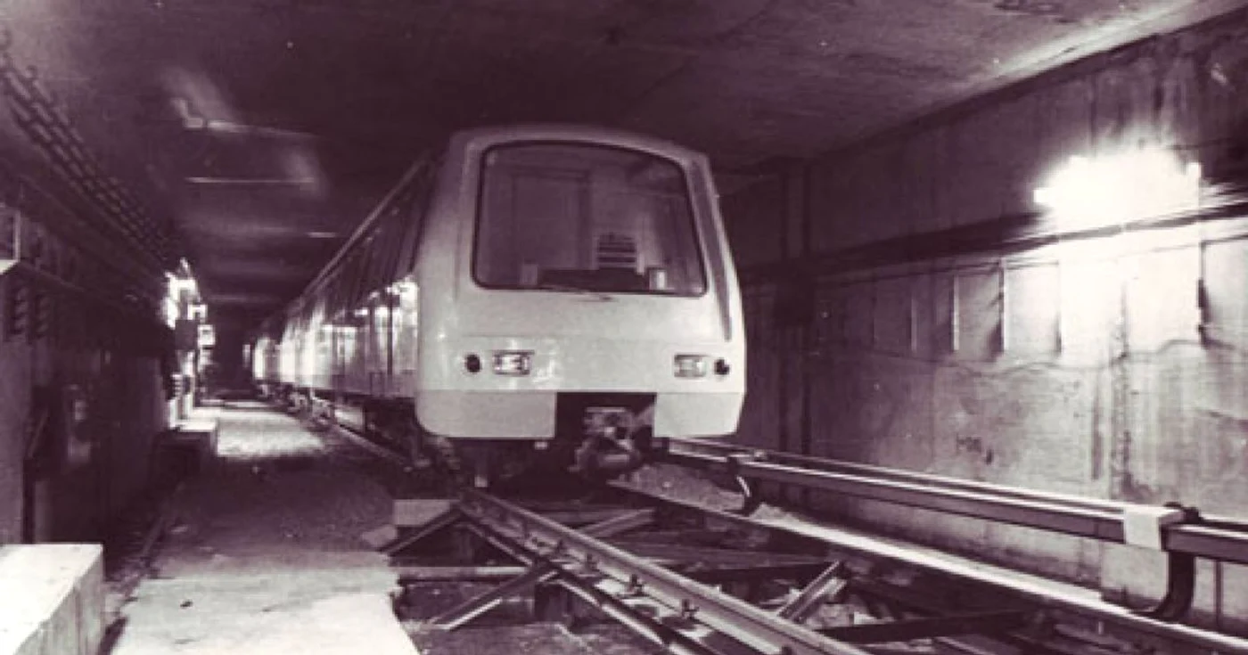 1977. Vagoanele de metrou au fost cea mai mare provocare a inginerilor.  FOTO Comunismul în România / Muzeul Naţional de Istorie