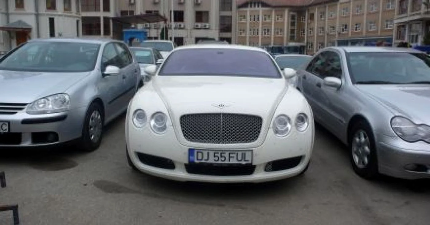 Bentley Continental GT, una din limuzinele puse sub sechestru