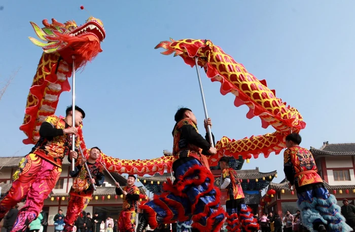 Sărbătoare pe străzile din China, Foto EPA EFE
