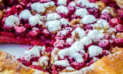 Tarta rustica de zmeura  Sursa foto shutterstock 450073258 jpg