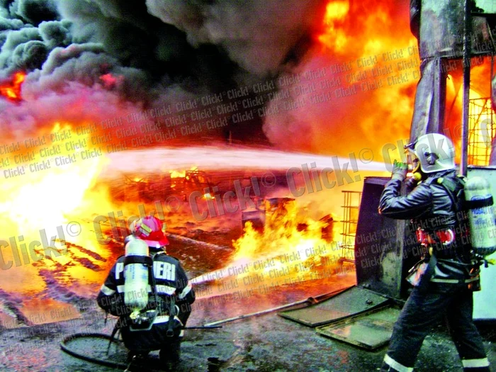 
    În urmă cu trei luni, fabrica fusese sancţionată de către comisarii gărzii de Mediu pentru nereguli la depozitarea deşeurilor şi la centrala termică  