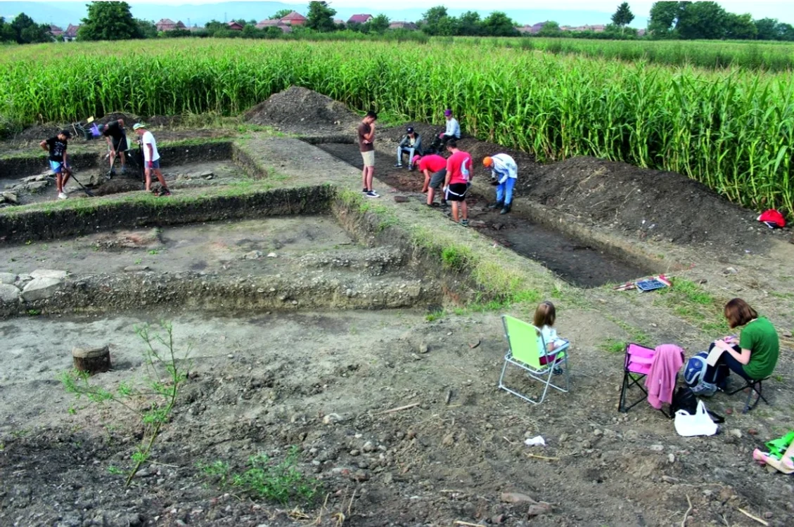 Săpături arheologice la castrul roman de la Războieni Cetate FOTO Historia