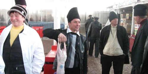 Doar norocoşii vor cumpăra tradiţionalul miel din banii primiţi de la angajatori