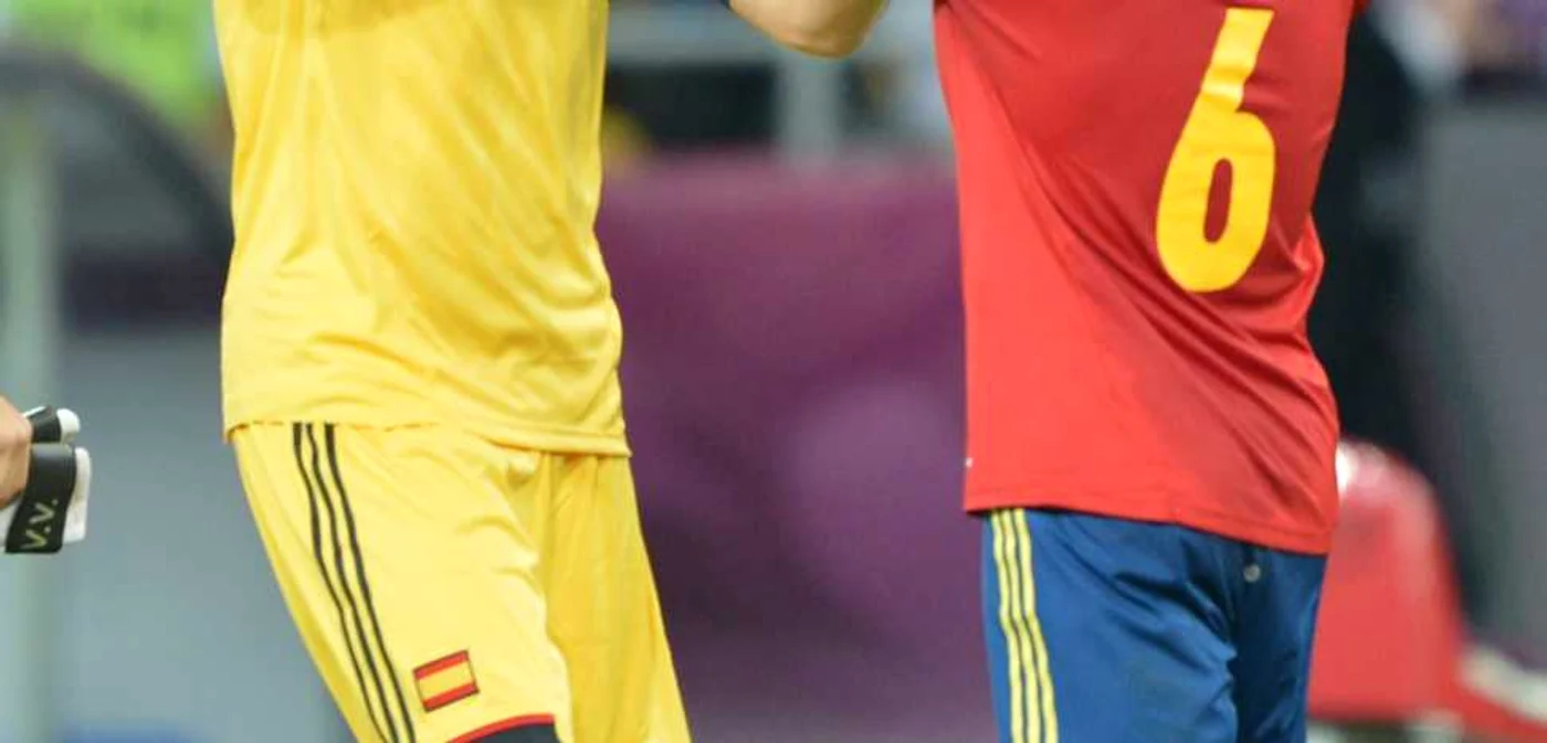 Casillas ţi Iniesta trebuie să-şi apere titlul mondial