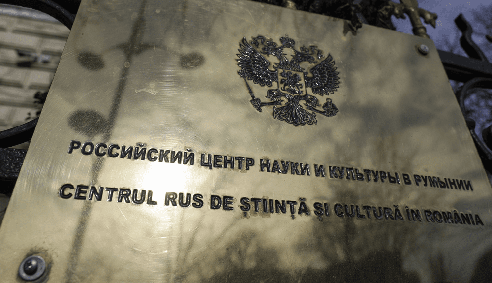 Ce mesaje transmit românii Centrului Rus, acuzat de distorsionarea adevărului: „Aduceți aurul înainte de a pleca“