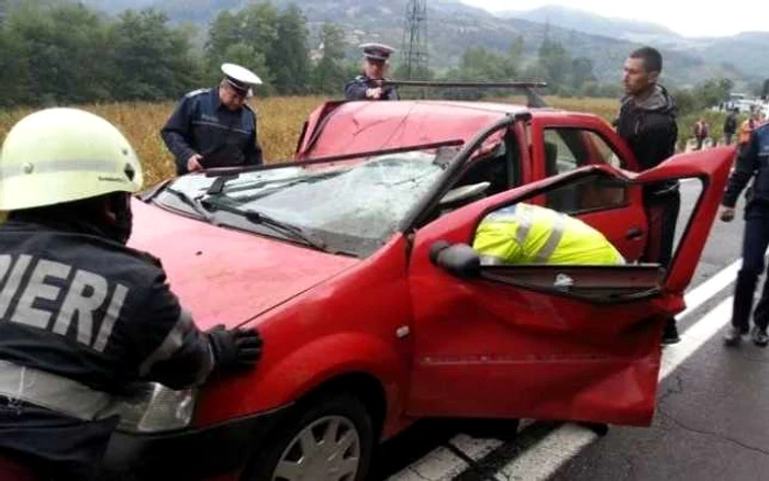 Masina a fost distrusa partial in accident. Foto: ziarulunirea.ro