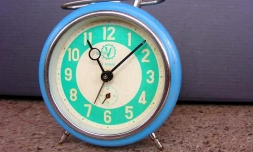 Povestea primei fabrici de ceasuri din România  În 1989, Victoria era celebră în lume, cu un milion de ceasuri produse, unele modele având 4 rubine jpeg