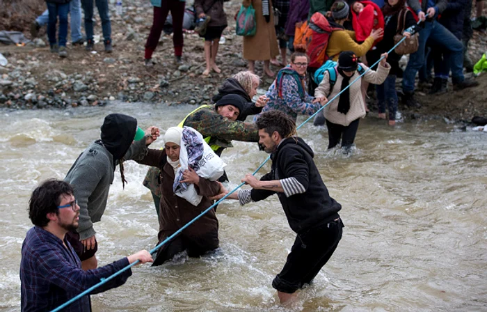 Refugiații trec prin clipe groaznice în încercarea de a se salvaFoto: Getty