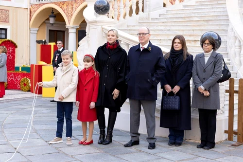 Charlene și Albert de Monaco împreună cu copiii, Prințesa Stephanie și fiica ei, Camille