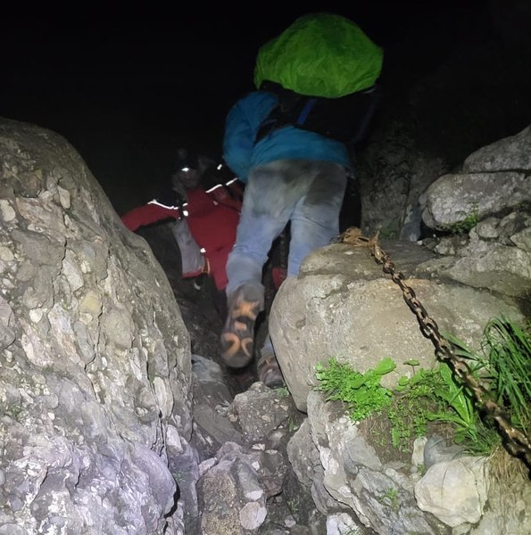 Turistă dusă cu elicopterul la spital, după ce i s-a făcut rău pe un traseu din Bucegi VIDEO