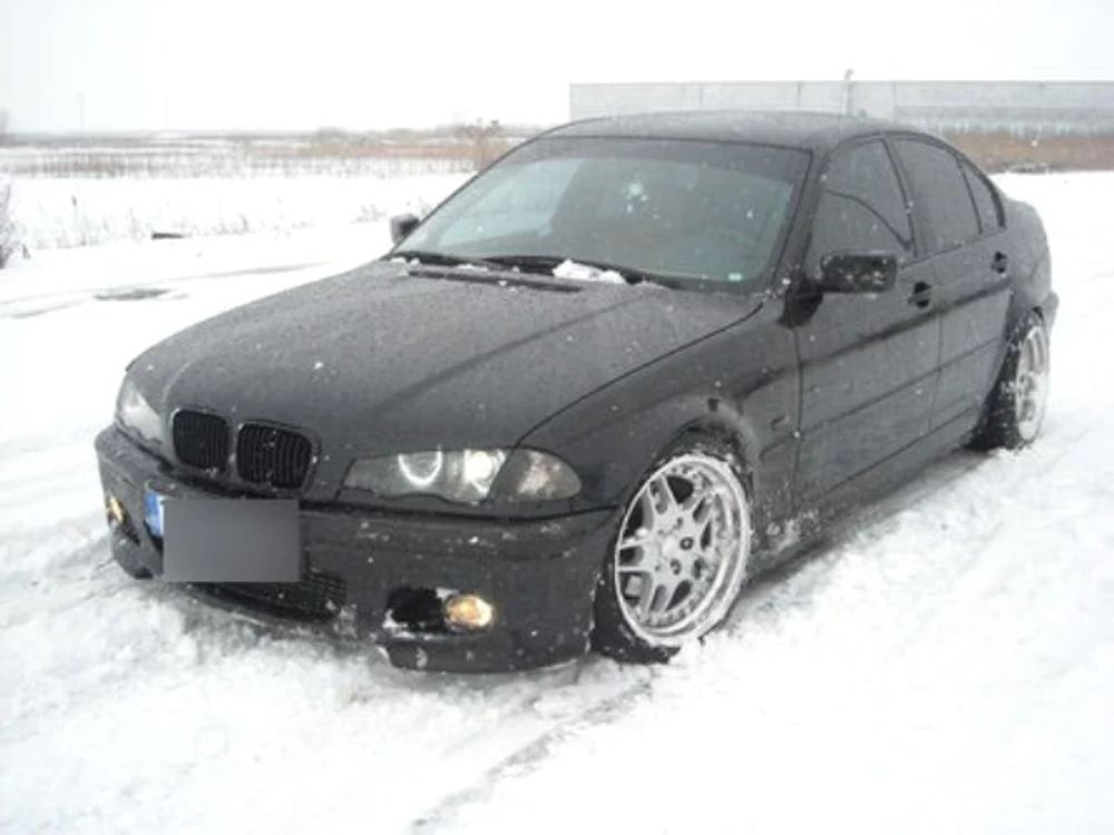 Mașina pe care o conducea gălățeanul fără permis auto