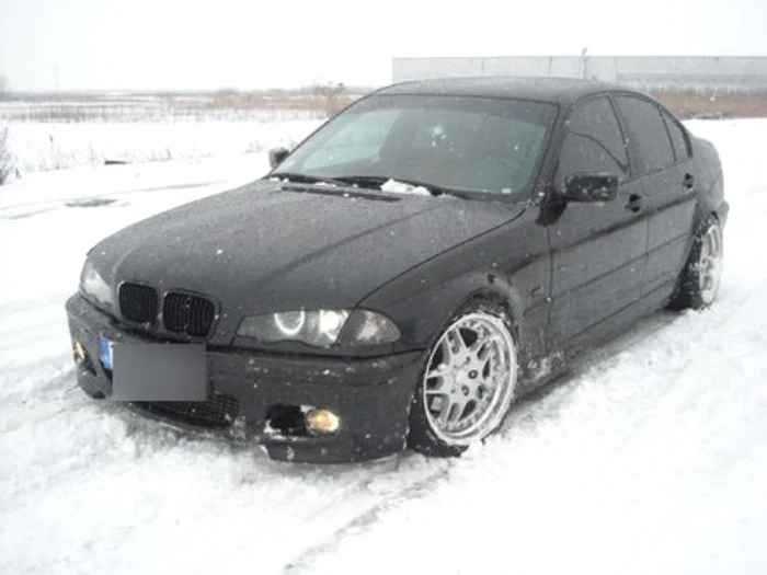 Mașina pe care o conducea gălățeanul fără permis auto