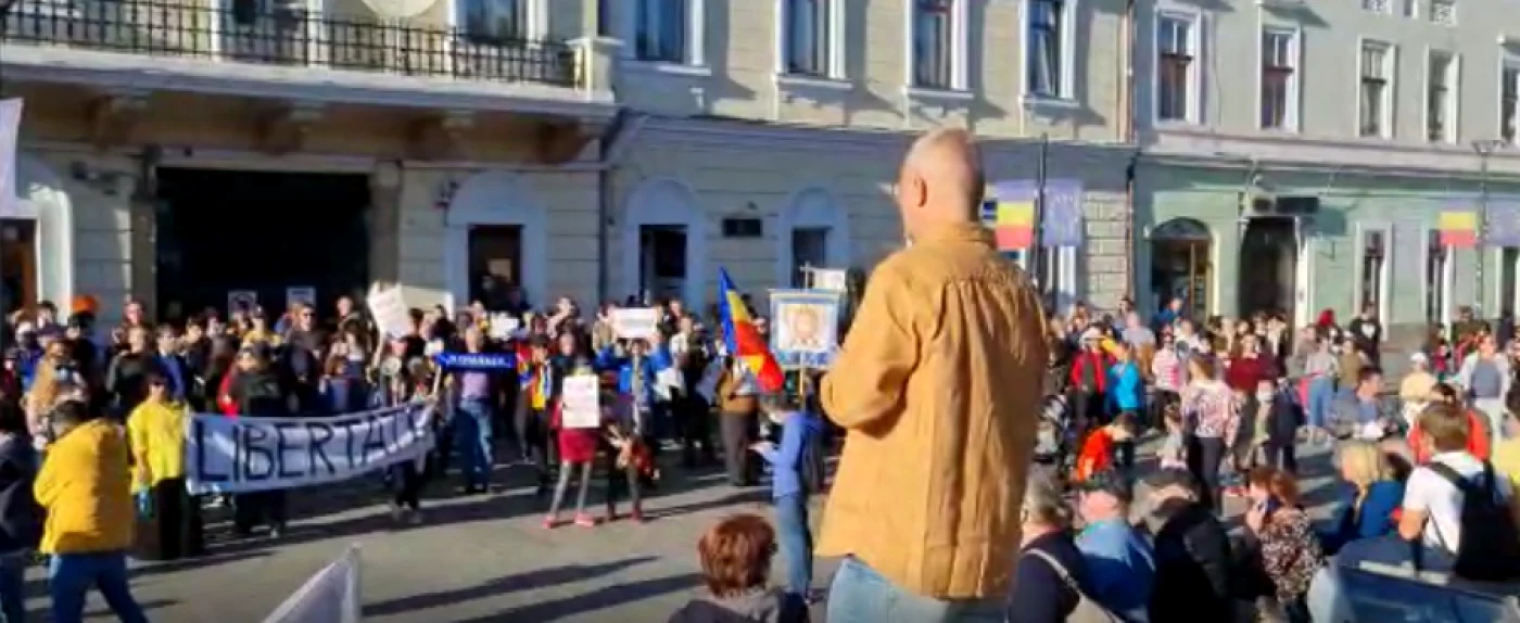 Protestatarii sunt nemulţumiţi de restricţiile ce urmează să fie adoptate. FOTO: Captura video