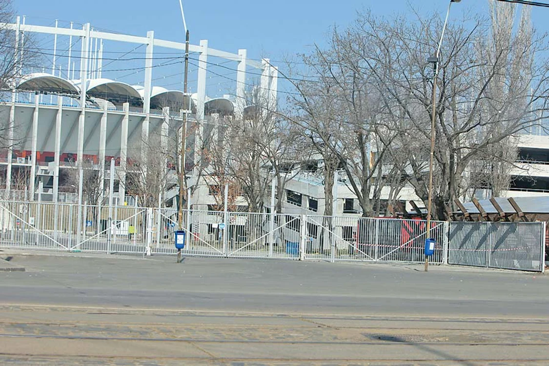 Szukala (în săritură)  a jucat pentru prima dată  după fractura de piramidă  nazală suferită luna trecut (Foto: Răzvan Păsărică)