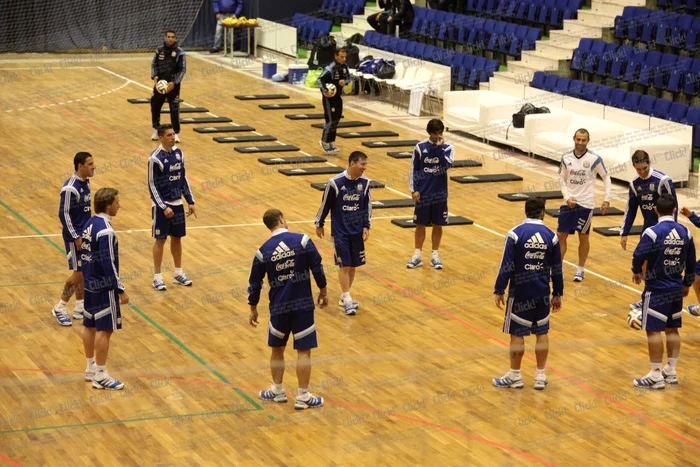 Messi şi colegii săi s-au antrenat în această seară la Polivalentă (foto Mihai Ionescu)