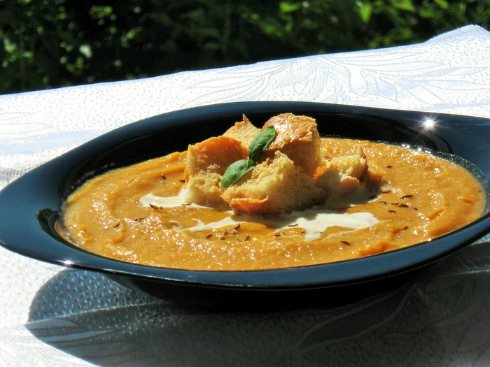 
    Supă cremă de legume  