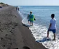 Una dintre celebrele plaje negre de pe Insula Santorini - Grecia Foto Daciana Stoica