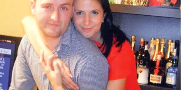 Adina (25 de ani) şi soţul ei, Cornel (27 de ani),  au o fetiţă  