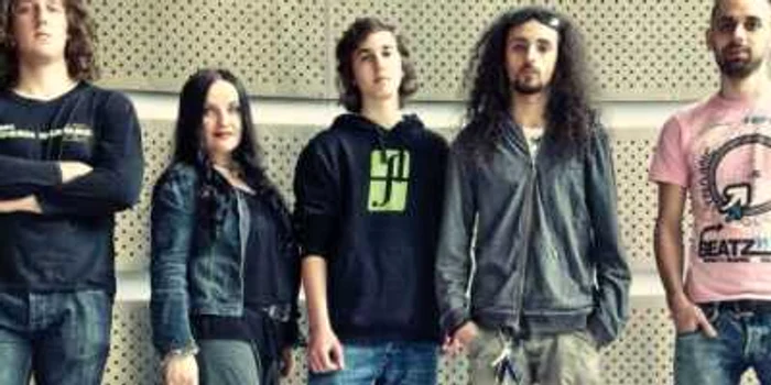 Electric Fence (de la stânga la dreapta): Alexandru Mîşu, Elena Vasile, Tudor Rotăruş, Dan Andrei Alexandru, David Ciente