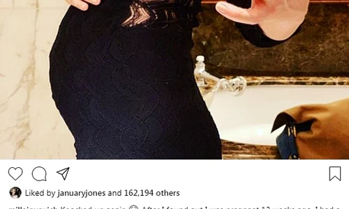 Milla Jovovich a făcut publică vestea pe pagina ei de Instagram, cu o fotografie cu burtică jpeg