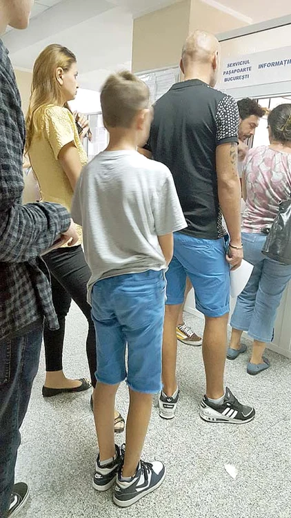 Ramona a aşteptat preţ de o jumătate de oră la sediul din Pipera