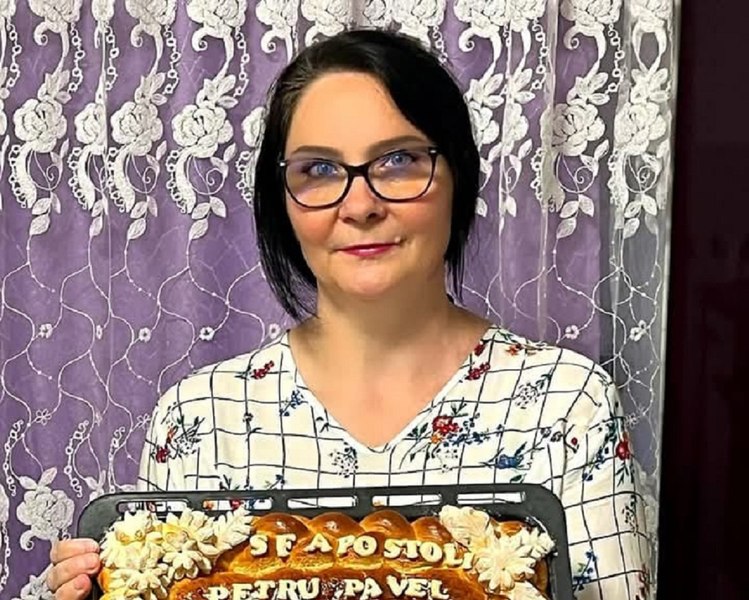 Cine este „regina" salatelor de boeuf din România. Povestea extraordinară a româncei care îmbină arta cu gătitul