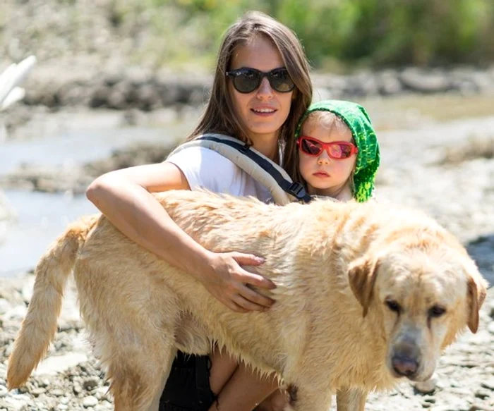 Nicoleta Cîrjan o crește singură pe Iris Anna, fetița ei