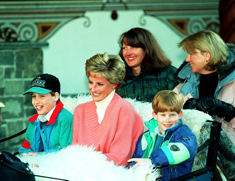 Diana, alături de cei doi fii  ai ei, William și Harry