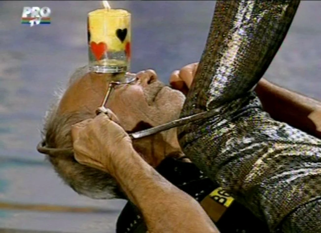 Contorsionist la 82 de ani (Foto: captură video Pro TV)