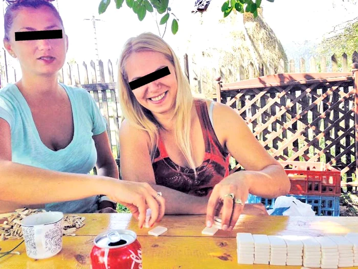 A jucat rummy împreună cu prietenii