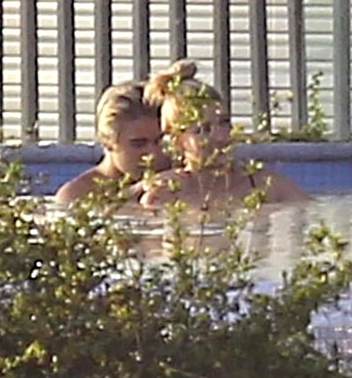 justin bieber si hailey2 jpeg