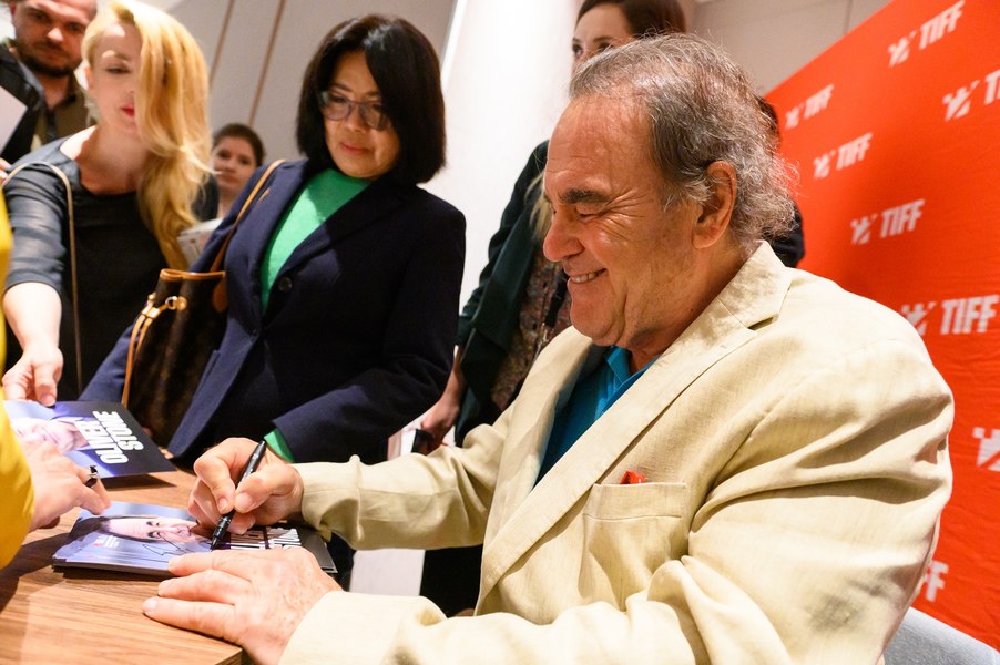 Regizorul Oliver Stone foarte acid, la TIFF: „Oamenii din showbiz sunt niște idioți. Filmele au devenit jocuri video“