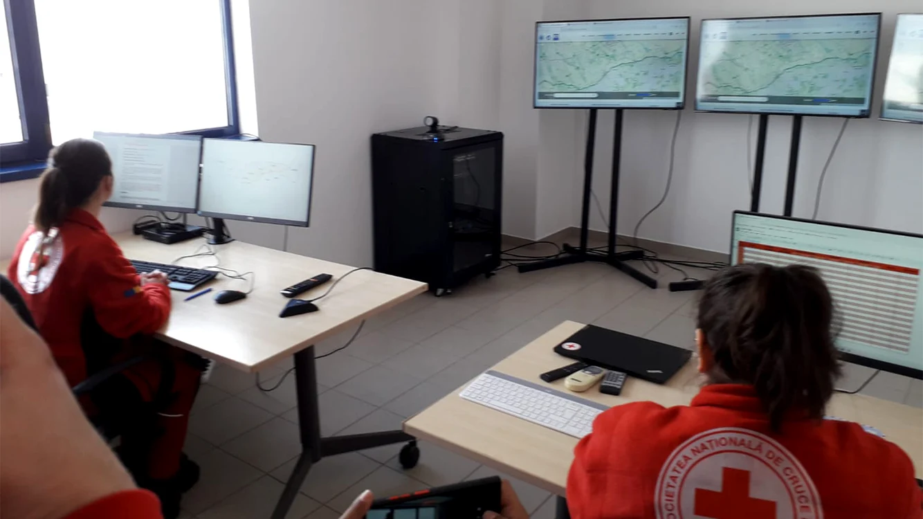 În centrul de comandă se poate estima în direct evoluţia potenţialului dezastru
