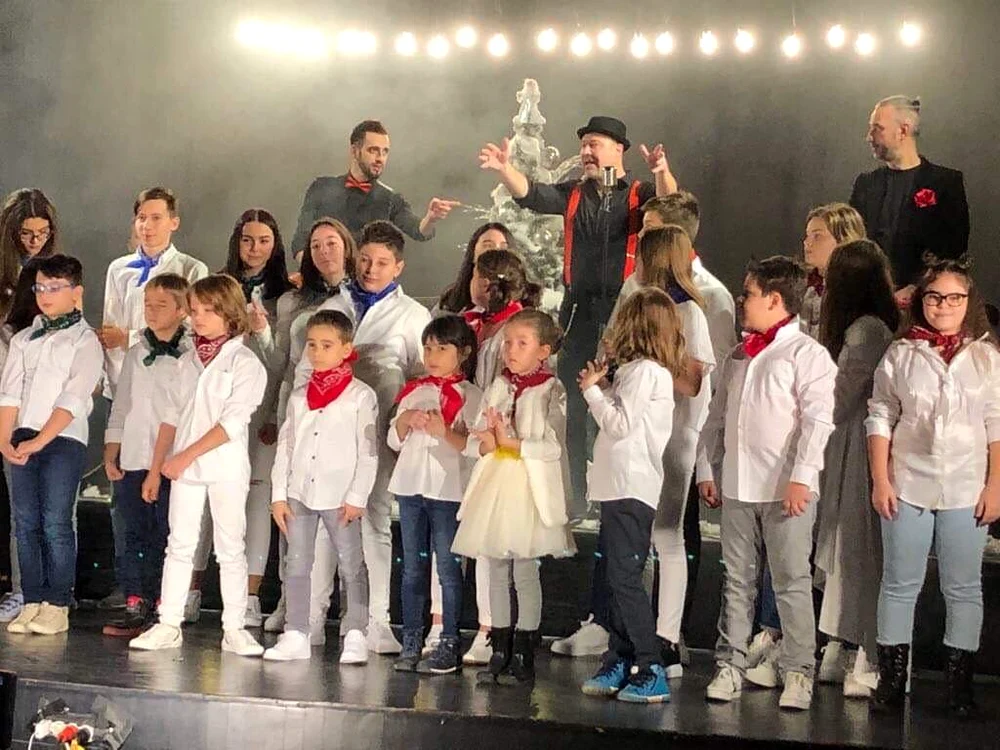 În videoclip apar mai mulţi copii, elevi ai lui MiţăFoto: arhivă personală