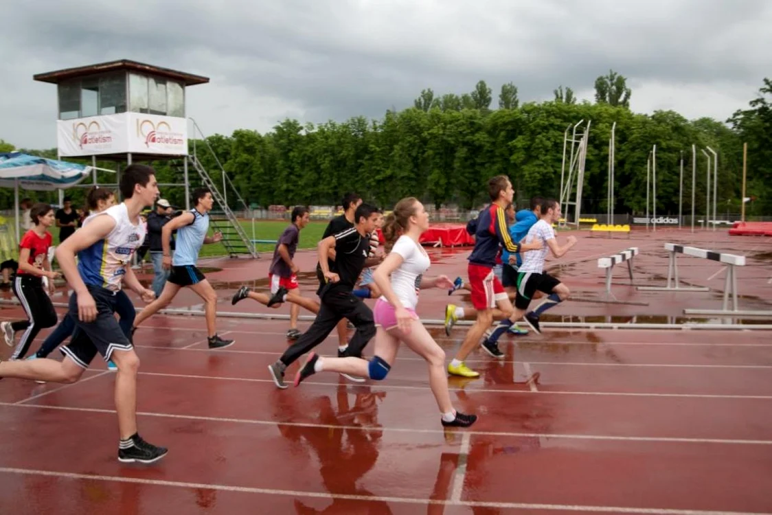 Competiţia de atletism s-a ţinu pe Stadionul Tineretului
