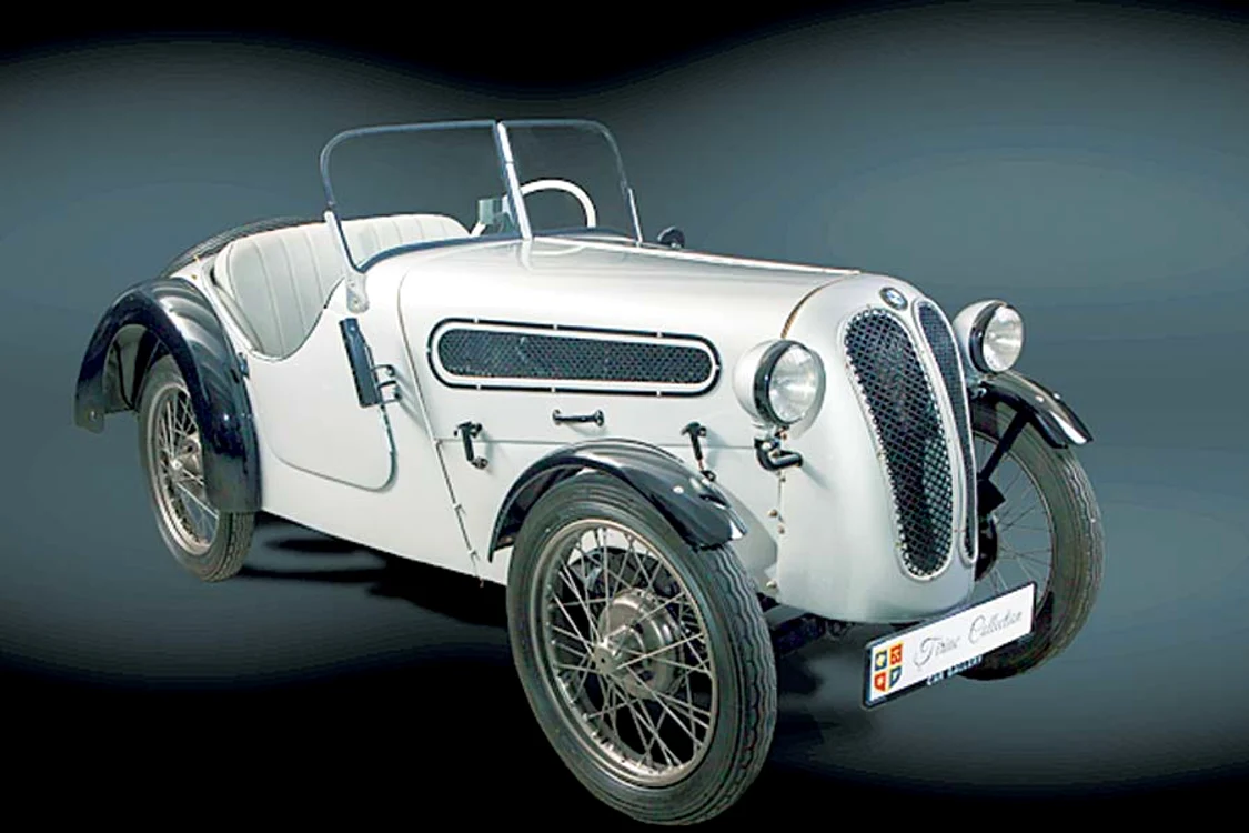 Mercedes Benz 540 K Cabriolet, fabricat în 1937, arată impecabil şi la interior, şi la exterior