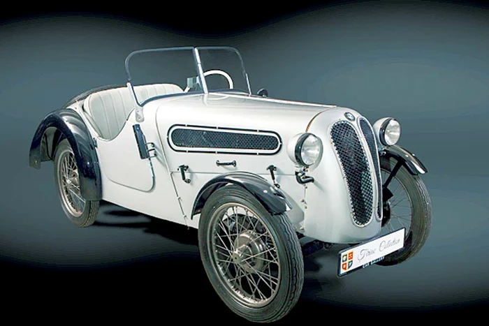 Mercedes Benz 540 K Cabriolet, fabricat în 1937, arată impecabil şi la interior, şi la exterior