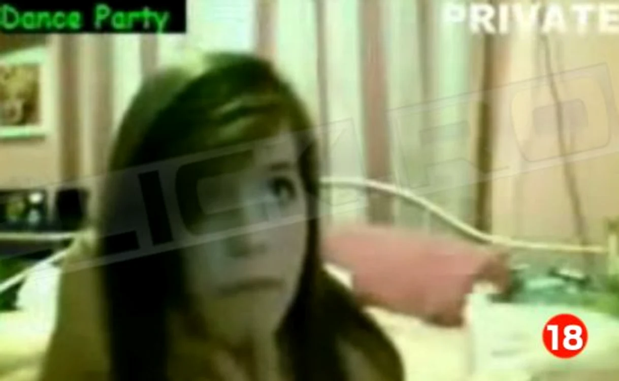 
    Adolescenta şi-a incitat partenerul prin intermediul camerei video  