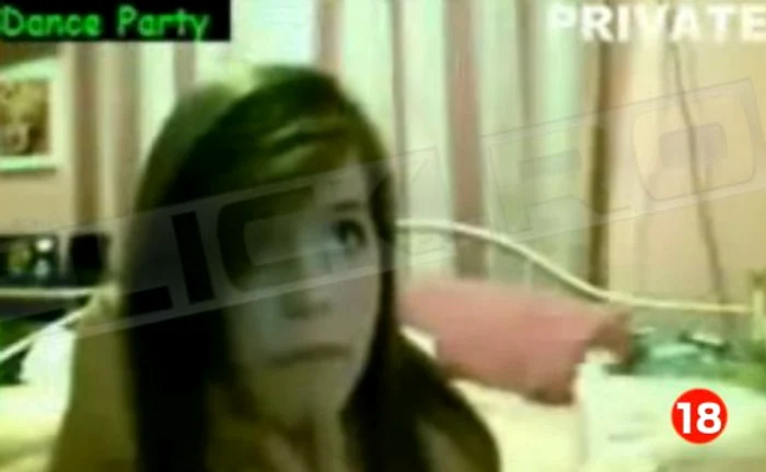 
    Adolescenta şi-a incitat partenerul prin intermediul camerei video  