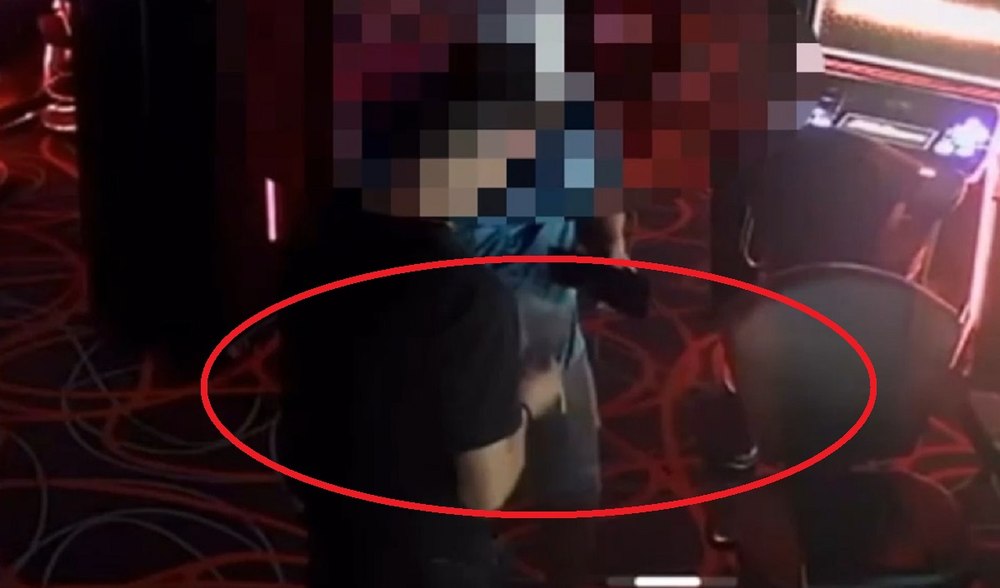 „Șmenul”, folosit într-o sală de jocuri din Ploiești. Cum a fost lăsat fără bani un angajat VIDEO